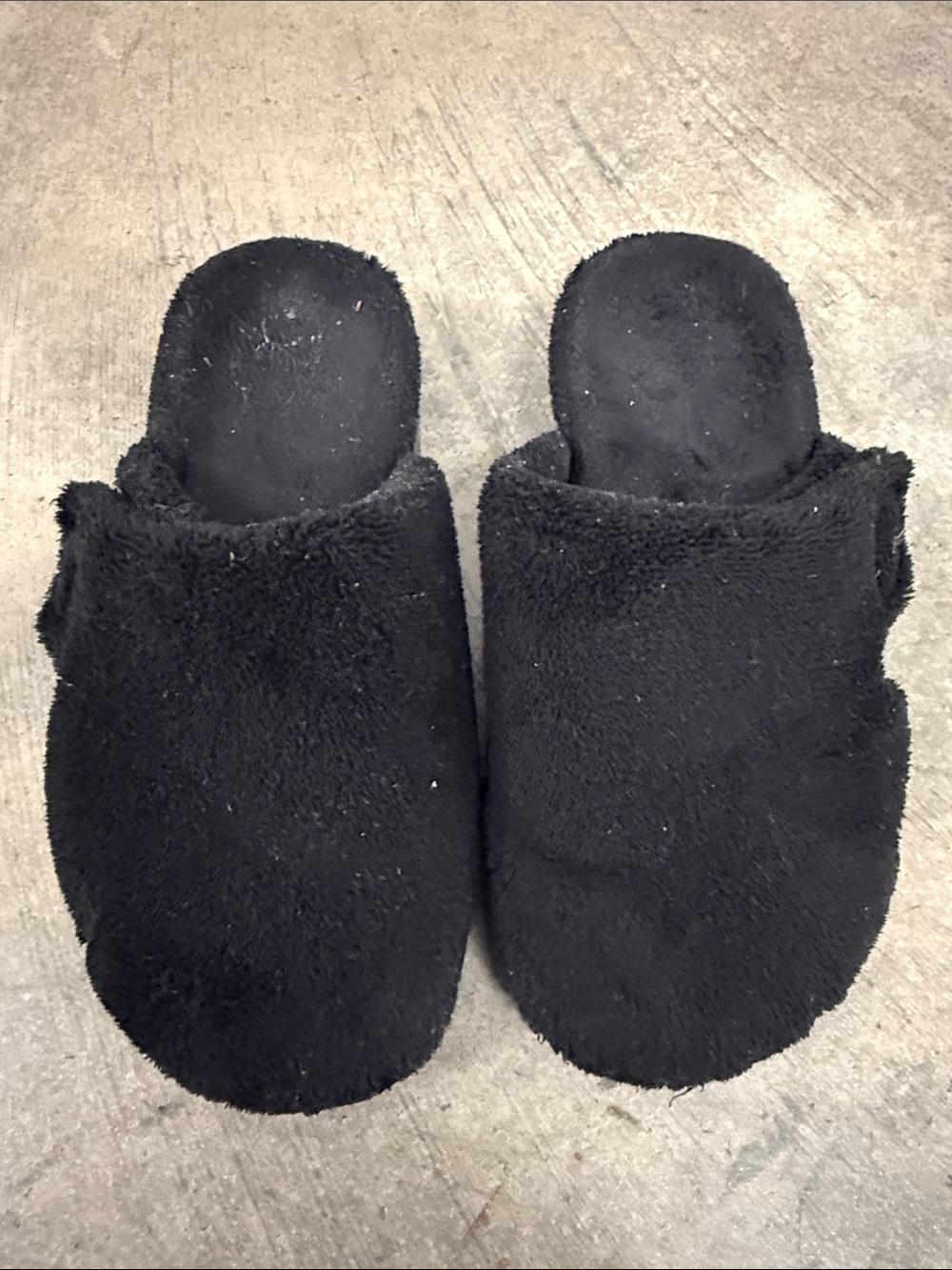 Vionic Black Plush Slip-On Women's Slippers
